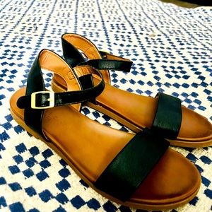 Black vegan leather sandals size 7